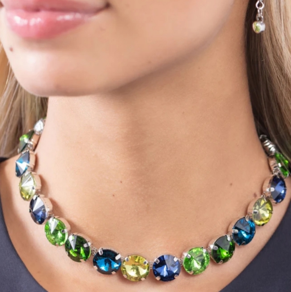 NIB CHOKER Multi Color Stones necklace set with earrings.